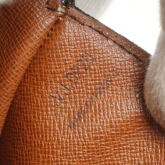 230300NN Authentic Louis Vuitton Crossbody Bag Saint Cloud GM - Picture 9 of 9